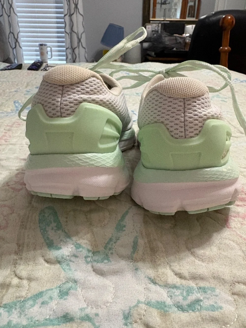 Under Armour size 9 Tennis shoes